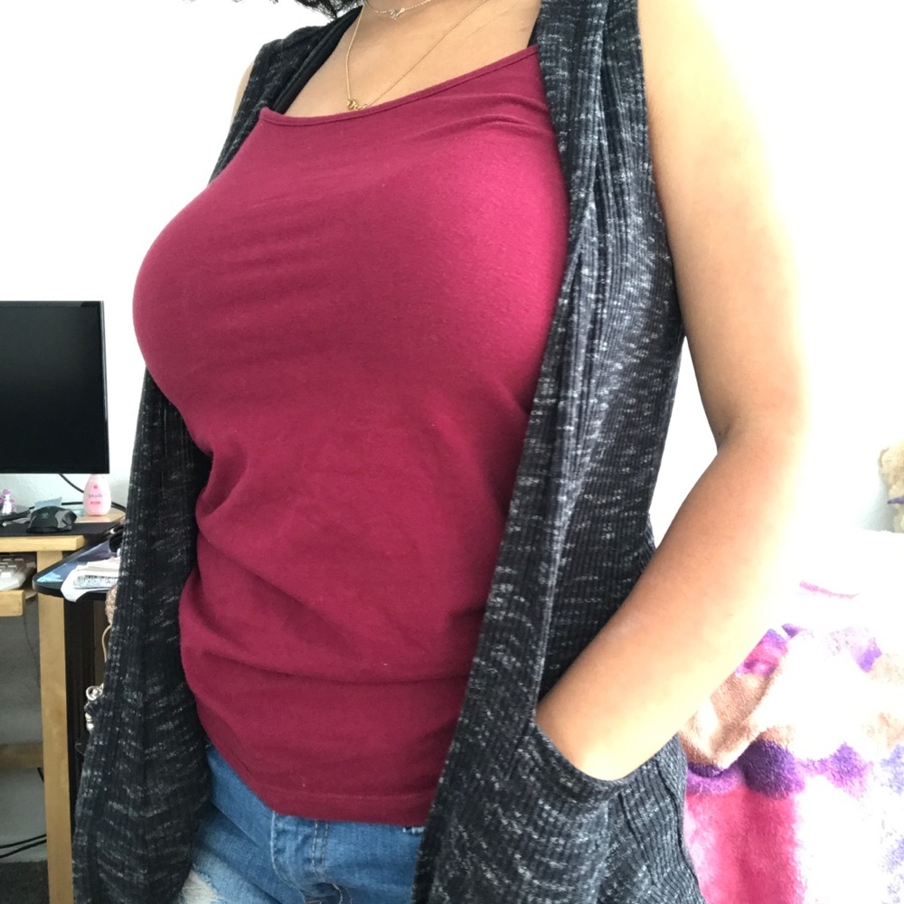 Sleeveless cardigan with hoodie